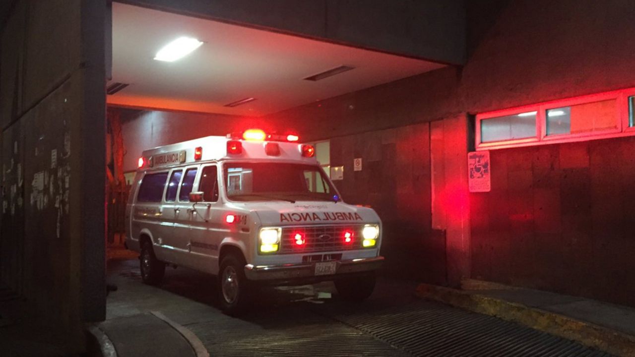 Motociclistas sin casco mueren al estrellarse con automóvil en Edomex