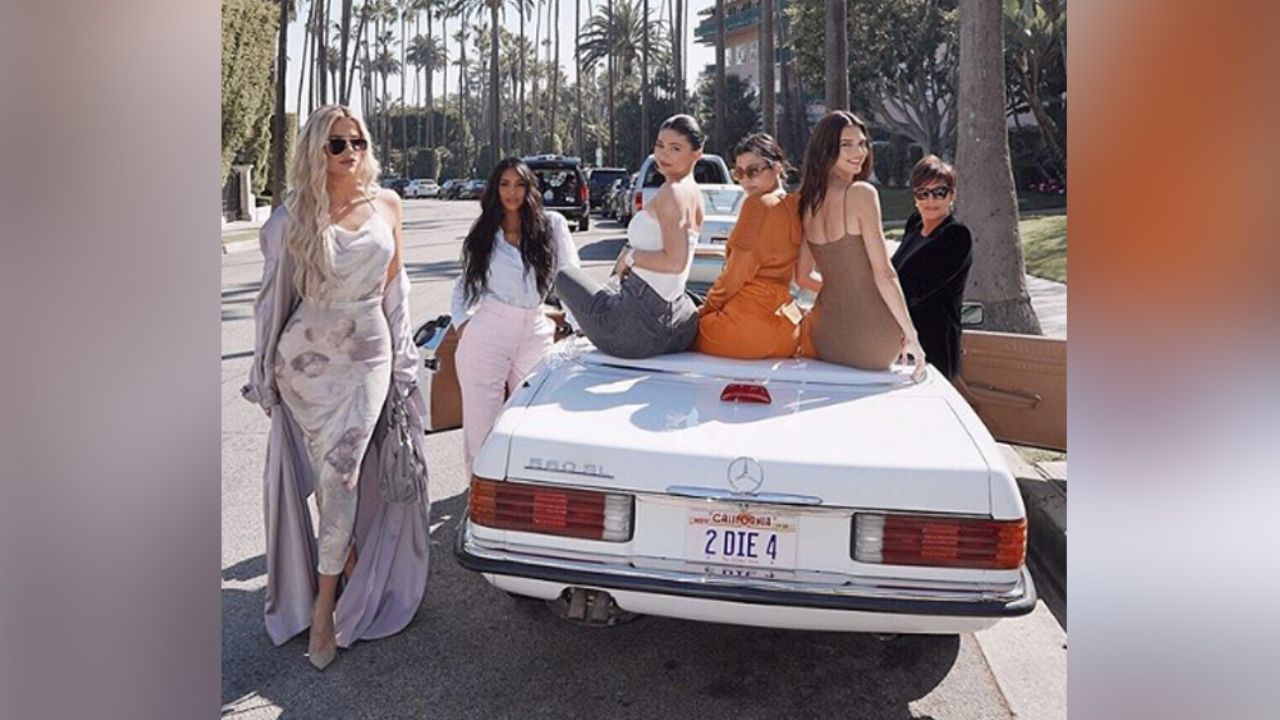 Kylie Jenner llama “per… mala” a Kris Jenner durante salida a cena familiar