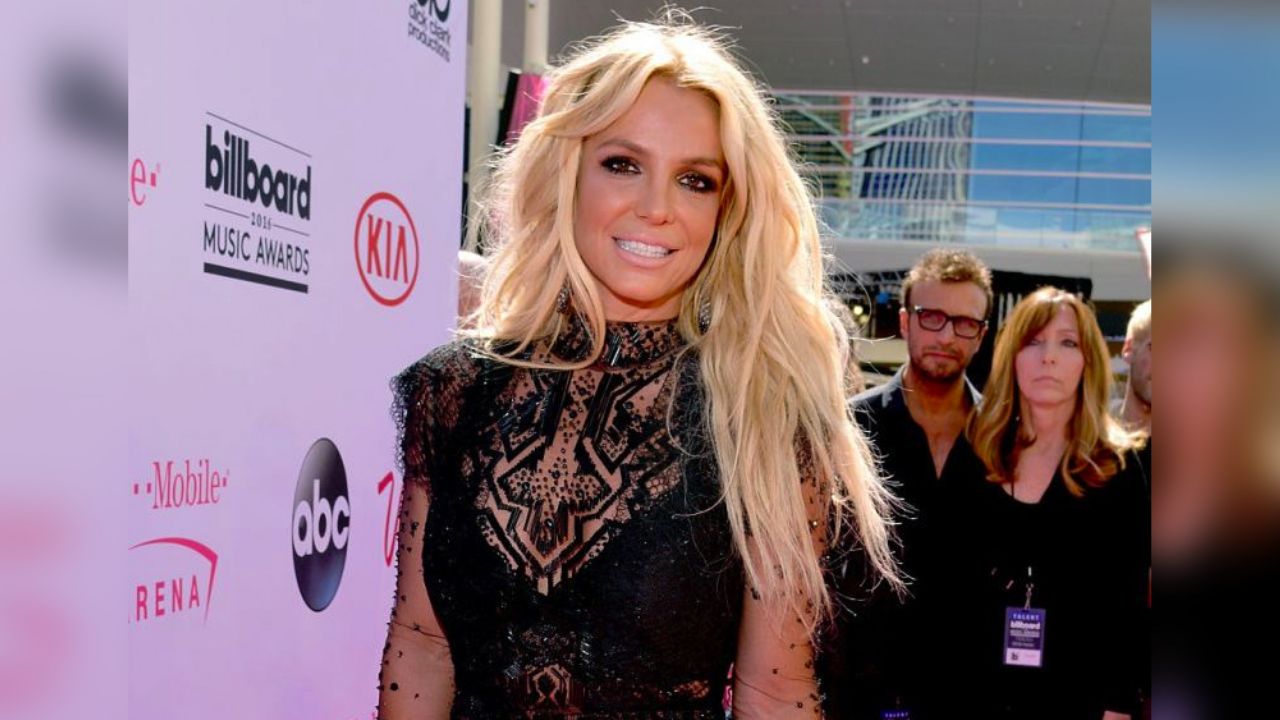 Britney Spears causa pasiones entre sus fans con fotos en traje de baño