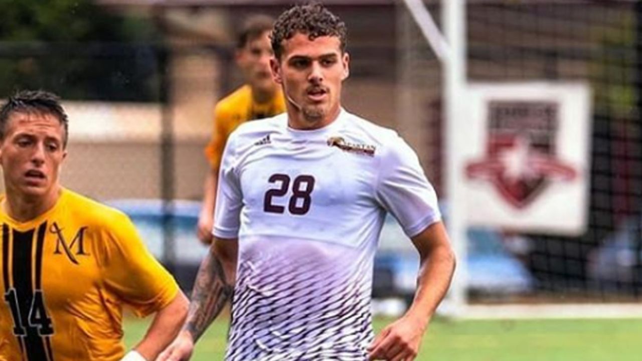 Joven futbolista muere devorado por tiburones en una playa de Australia