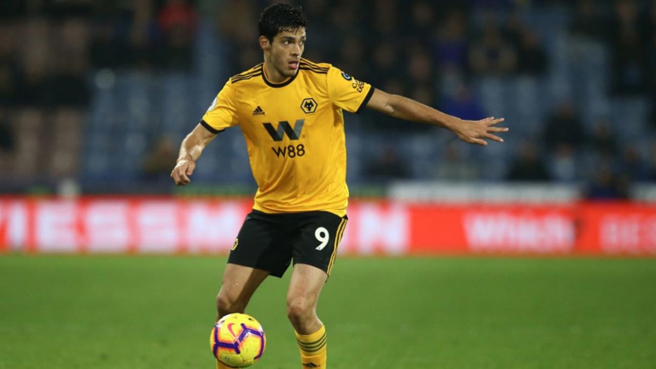 Raúl Jiménez, a punto de convertirse en un futbolista histórico de los Wolves
