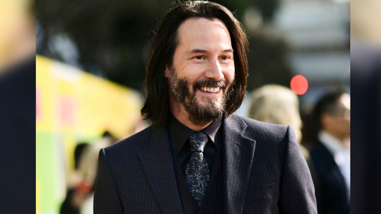 VIDEO: Viralizan a Keanu Reeves por comer tranquilamente un helado