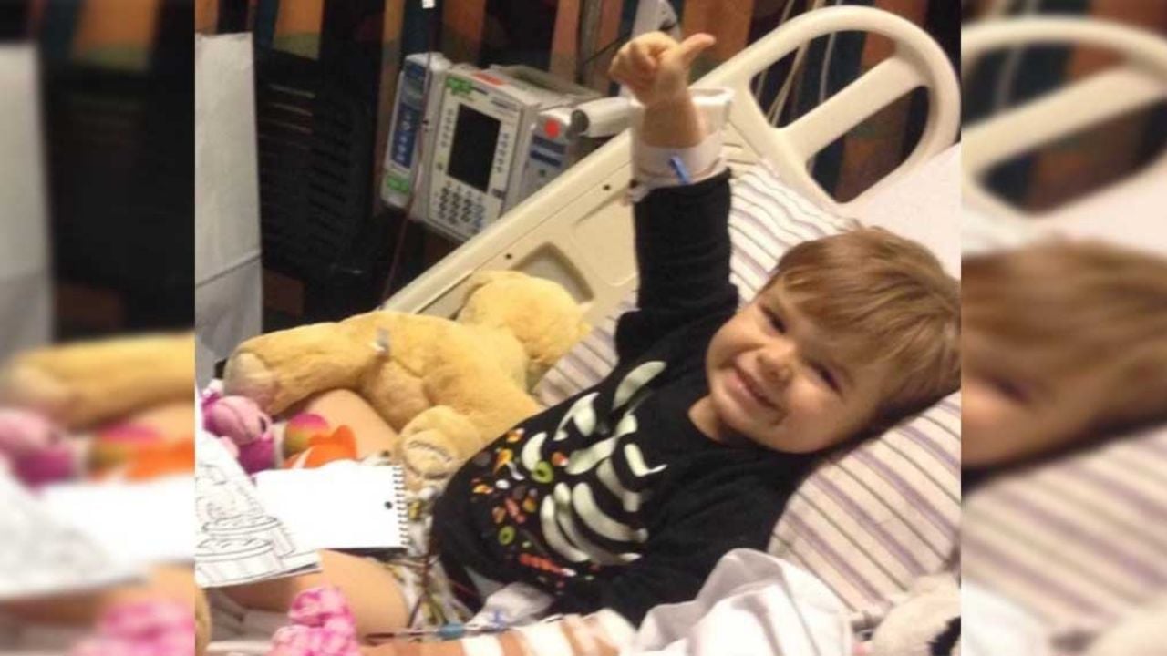 VIDEO: La emotiva ronda de aplausos a un pequeño que superó el cáncer