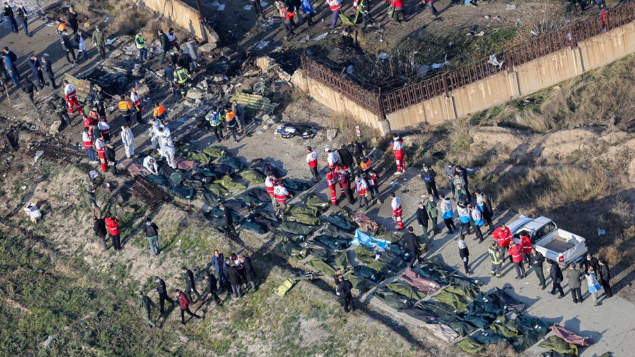 “Deseaba morir para no verlo”: Mando iraní que tiró avión con misil en Teherán