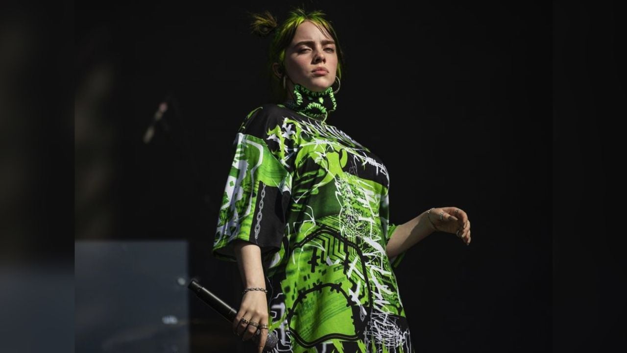 Billie Eilish deja atrás su estilo ‘baggy’ y muestra su cuerpo en traje de baño