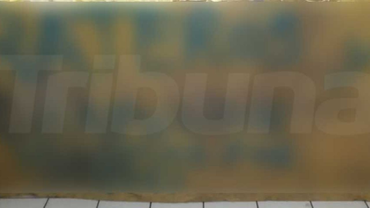 Colocan manta en Delegación de Policía con mensaje contra ladrones