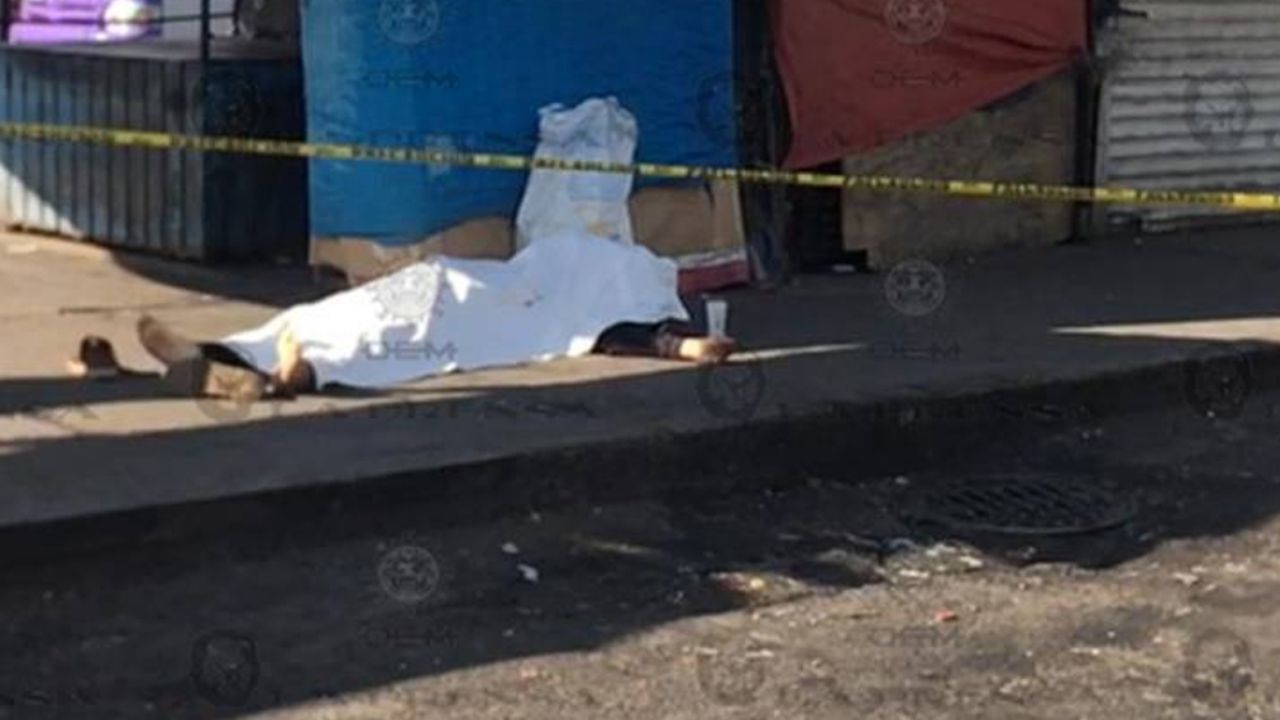 Hombre se resiste a asalto y es apuñalado hasta morir; asesinos huyen