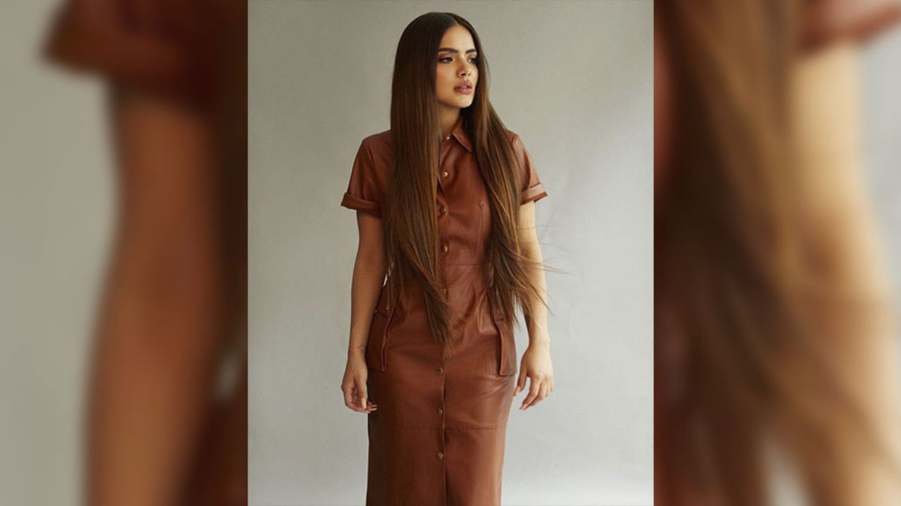 Samadhi Zendejas luce carnosos labios desde el interior de su vehículo