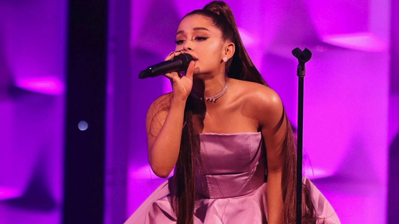 Ariana Grande revela que actuará en los Grammy y sus fans enloquecen