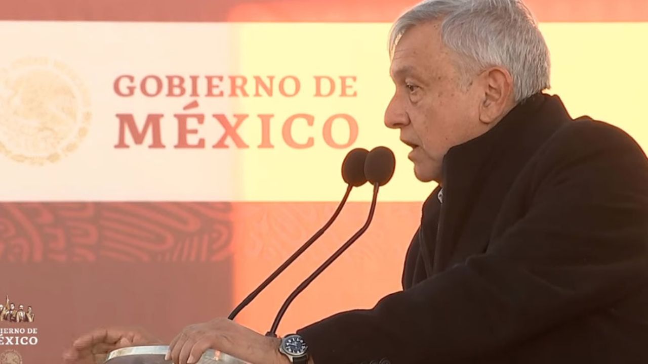 AMLO se compromete en bajar el precio de la luz y gasolina en Agua Prieta