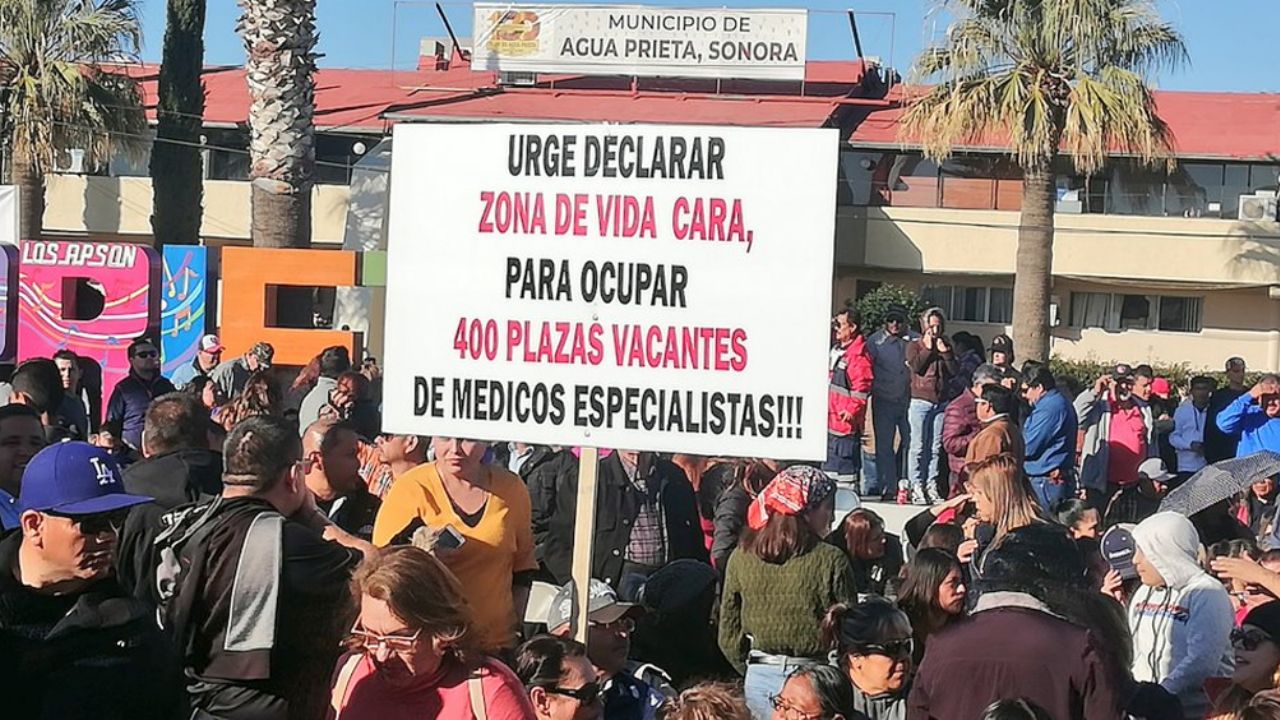 Visita de AMLO a Sonora desata protesta por carencias en el IMSS