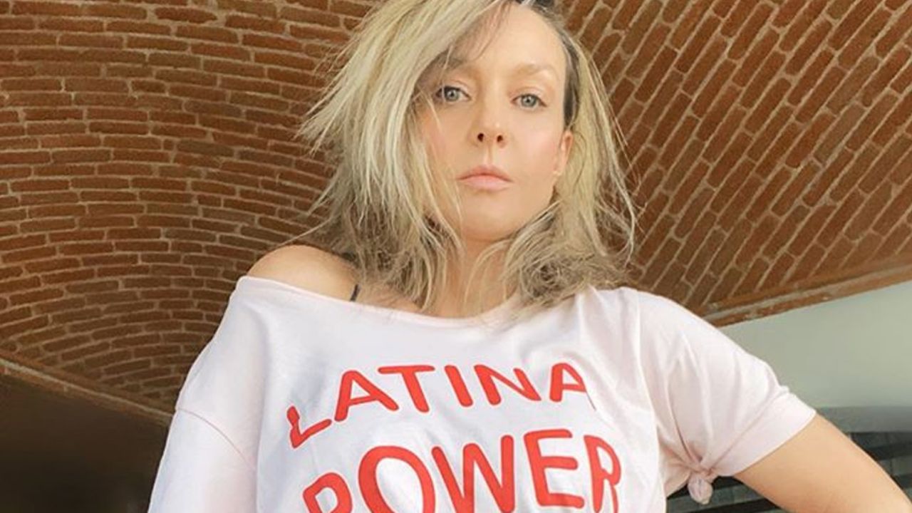 A sus 46 años, Fey desborda sensualidad con coqueto bikini negro