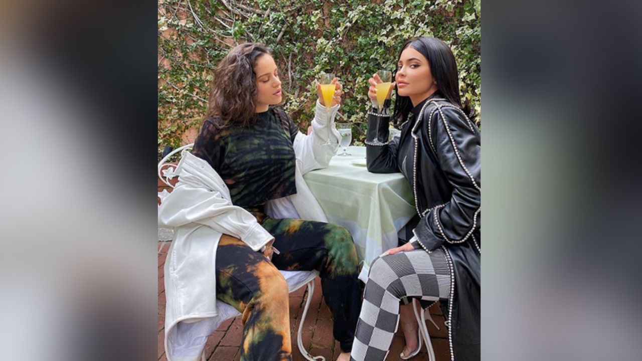 Tras ruptura con Travis Scott, Kylie Jenner le da el “sí” a Rosalía: “Esposita”