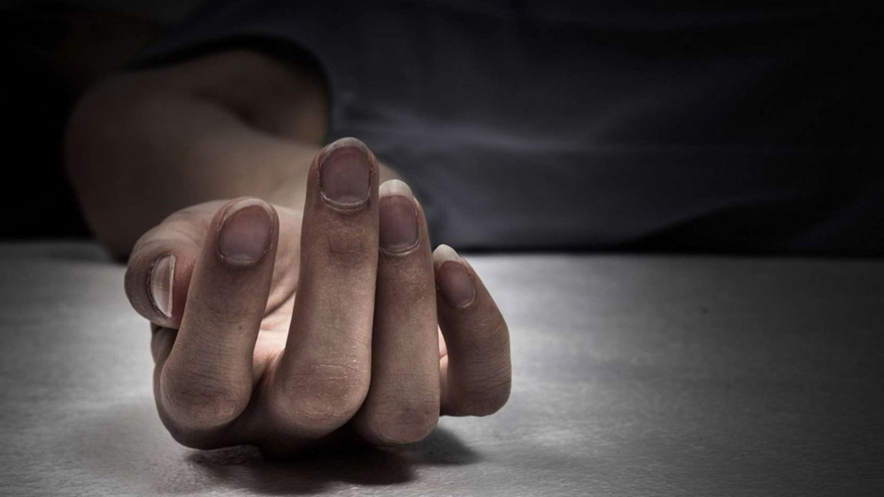 Ladrón intenta robar el auto de policía y termina muerto por herida de bala