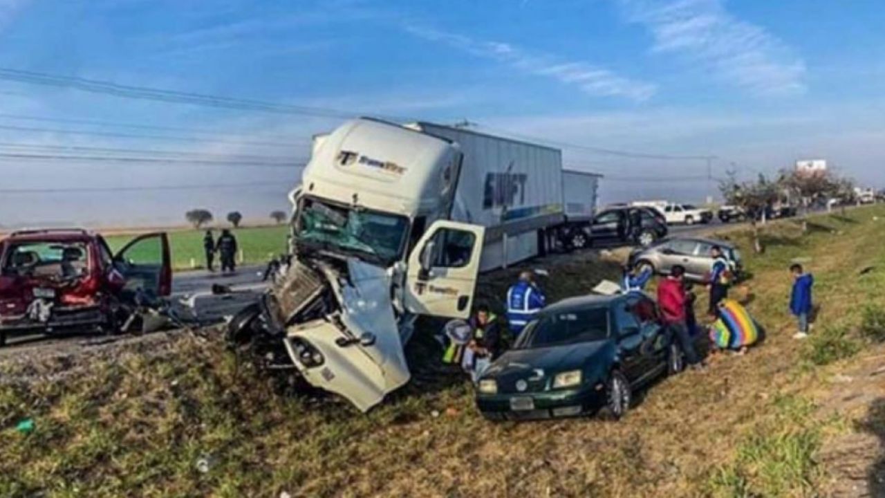 Neblina causa carambola en la México -Querétaro; hay un muerto y 18 heridos