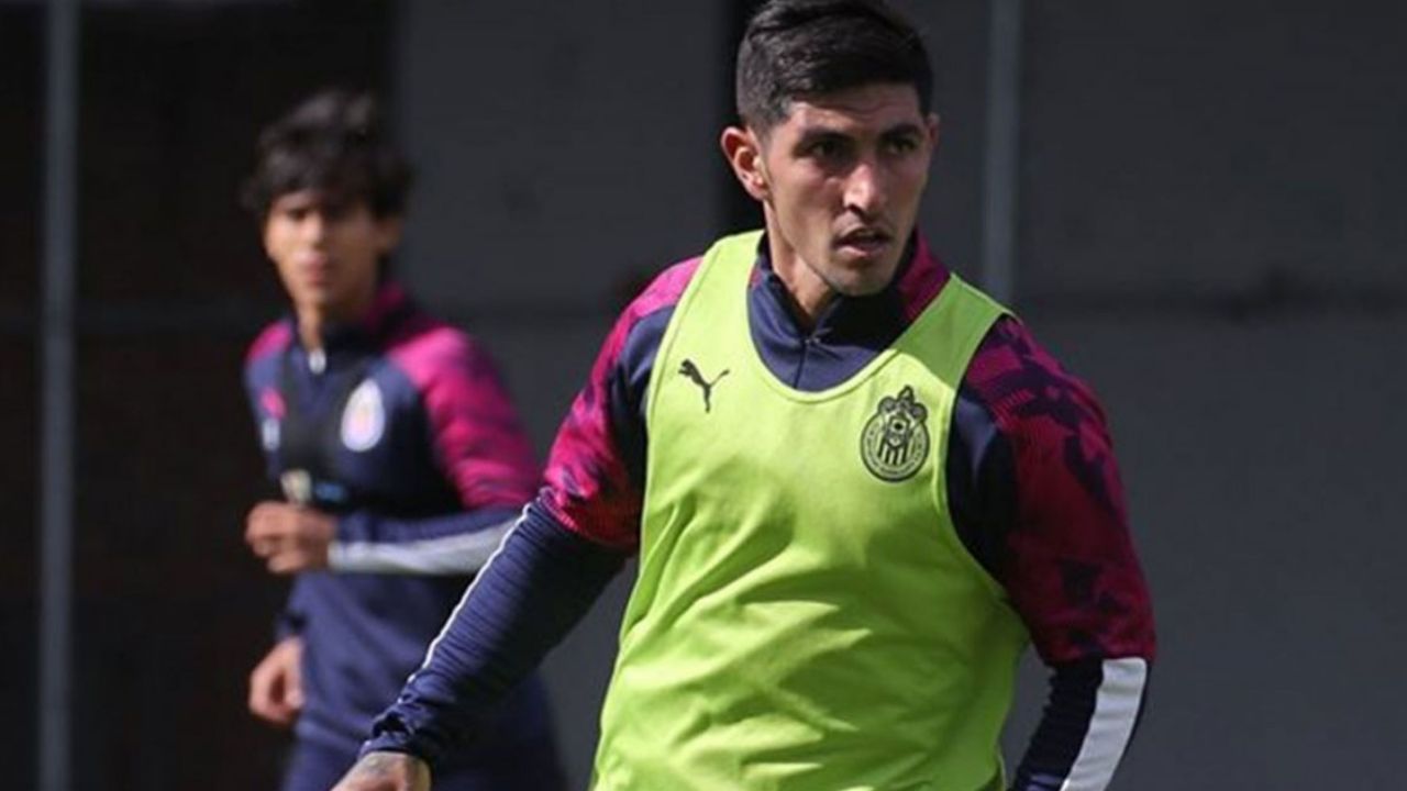 Víctor Guzmán ni debutó en Chivas: ‘El Rebaño’ da de baja al jugador