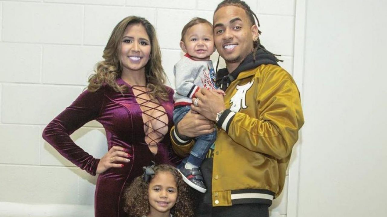 Ozuna olvida polémica por video sexual y se compromete con su pareja de 8 años