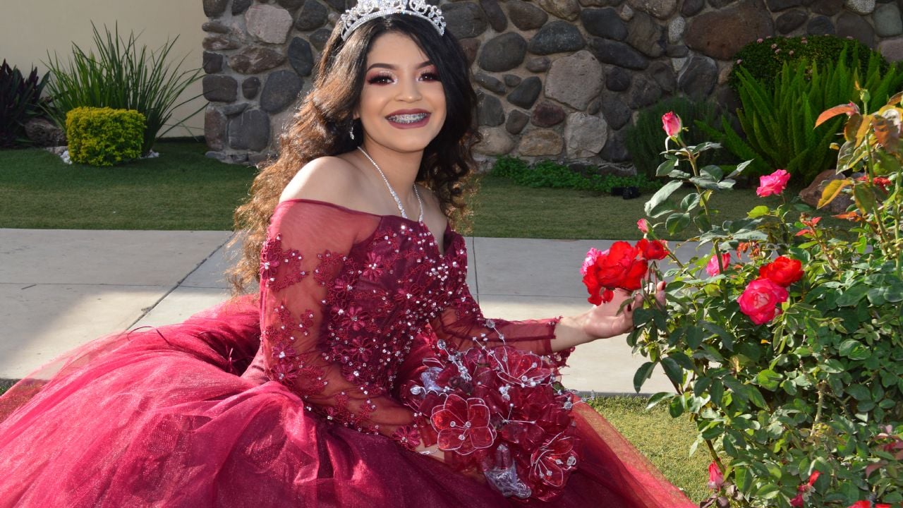 Ana Lucía Palazuelos Chávez celebra sus bellos xv años con sus seres queridos