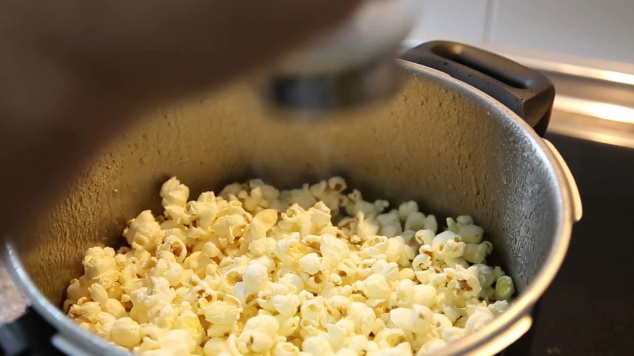 Por culpa de palomita de maíz, operan a hombre a corazón abierto