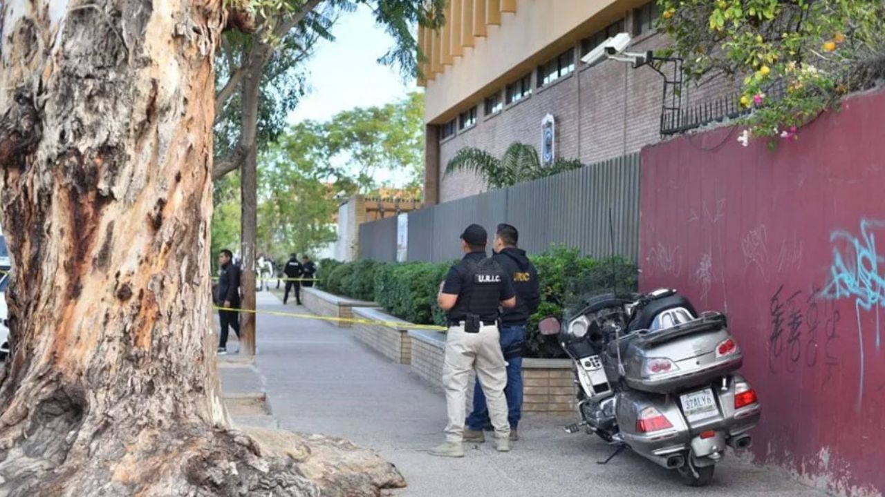 Arrestan al abuelo del niño que disparó contra maestros y alumnos en Torreón