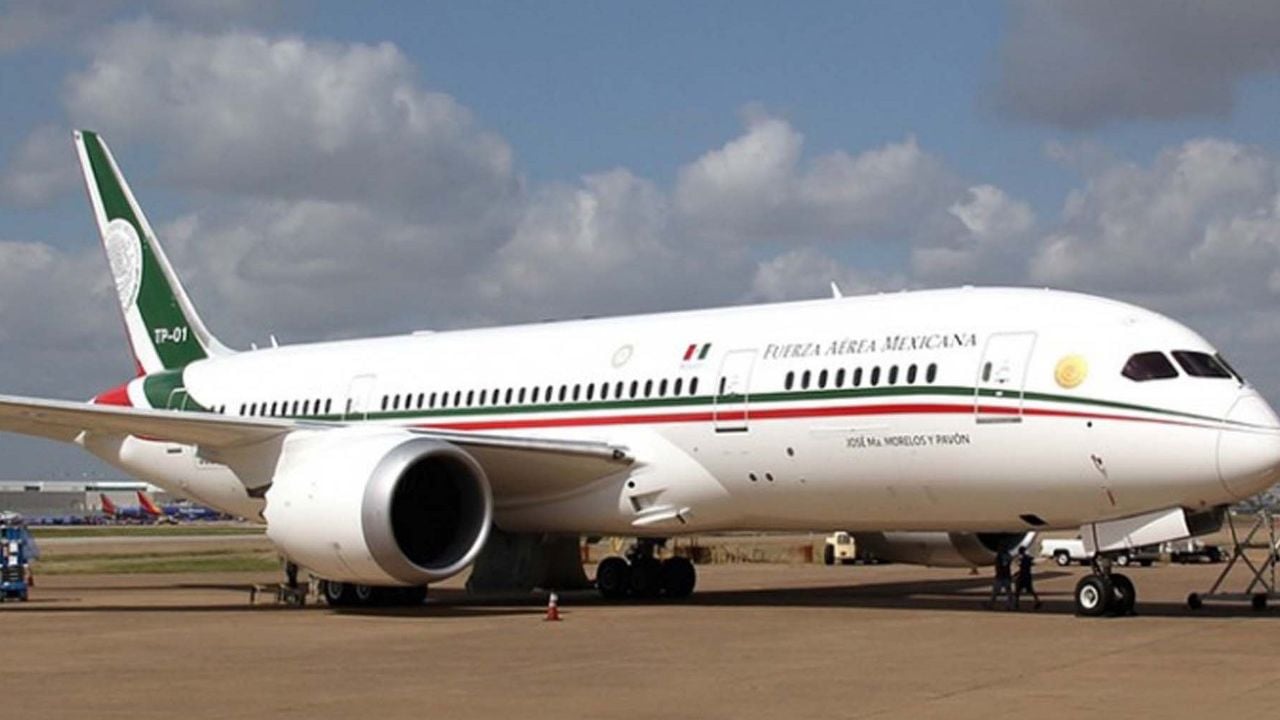 AMLO anuncia regreso del avión presidencial TP01 a México