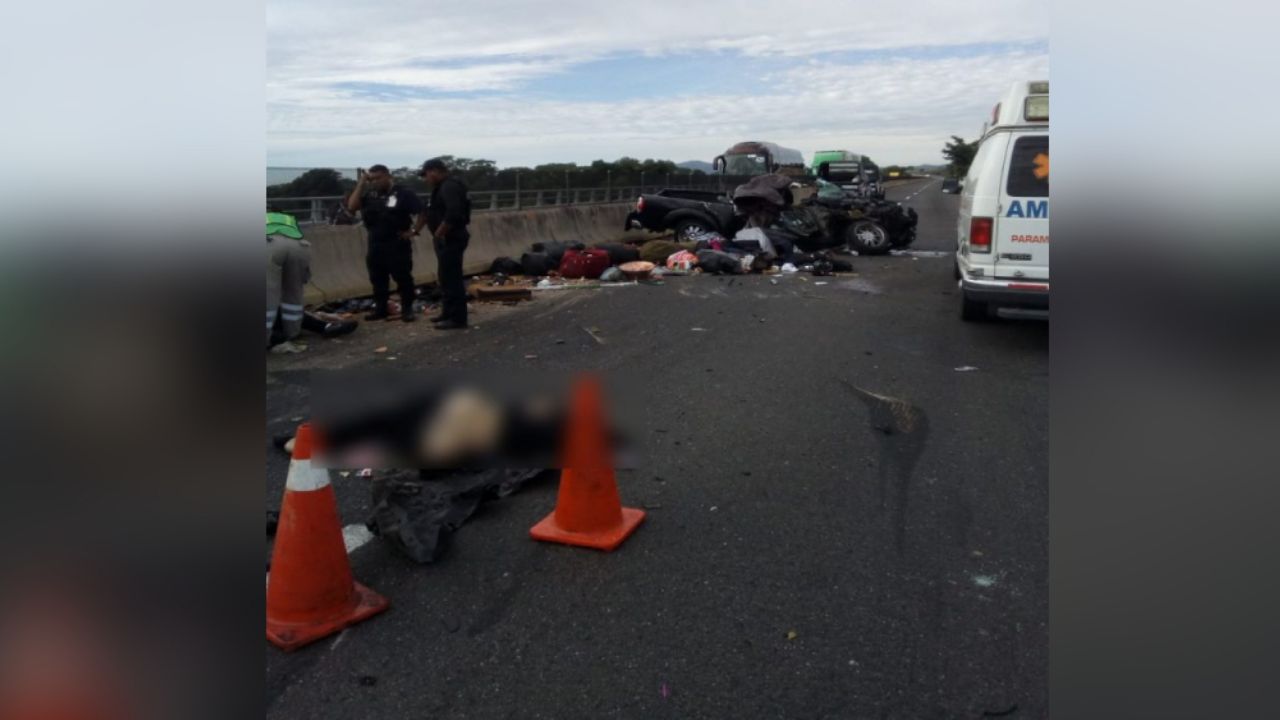 Trágico choque deja el saldo de una mujer sin vida y 4 heridos de gravedad