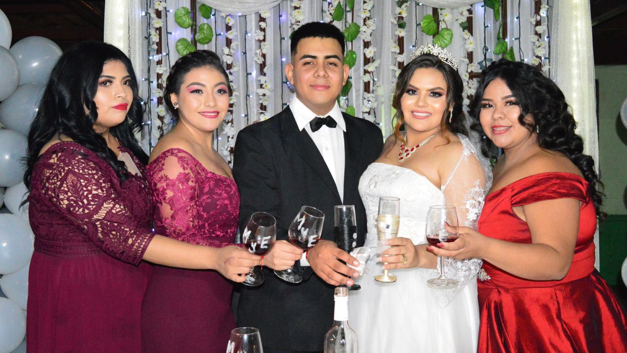 Mayra Peraza y Eduardo Alfredo Morales llegan enamorados al altar