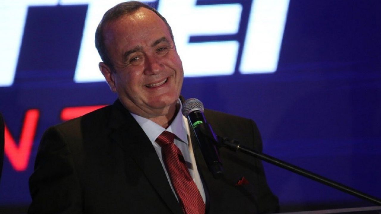 Alejandro Giammattei se convierte en el nuevo presidente de Guatemala