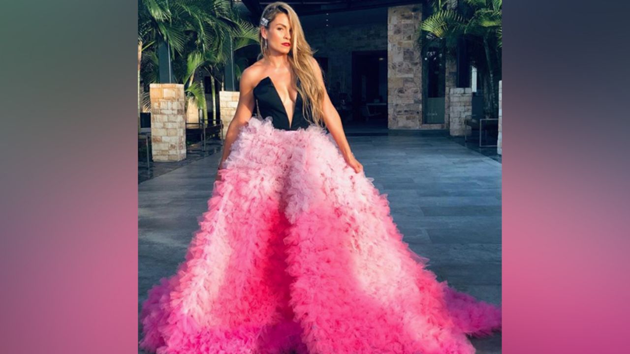 A la orilla de la alberca, Jenny de ‘VLA’ exhibe su escultural figura en bikini