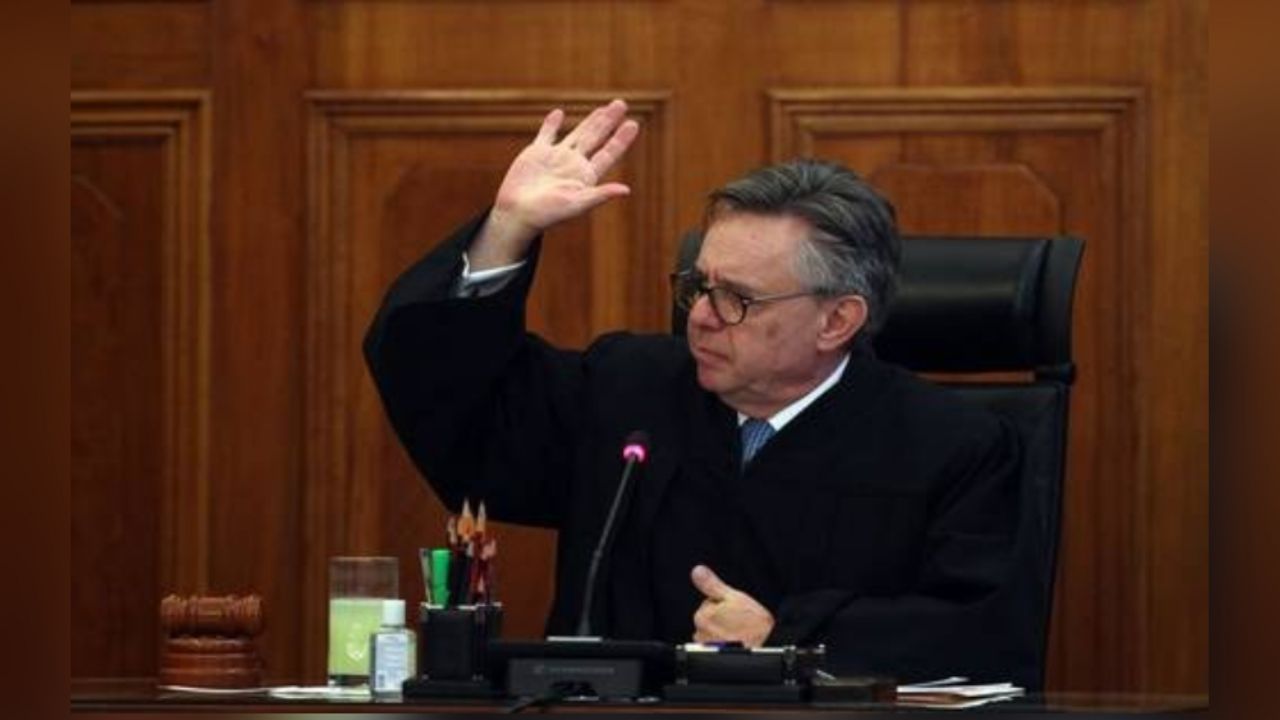 AMLO revela las causas de renuncia del exministro Medina Mora a la SCJN