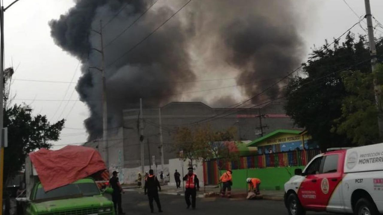 VIDEOS: Momentos de pánico vivieron durante incendio en bodega de NL
