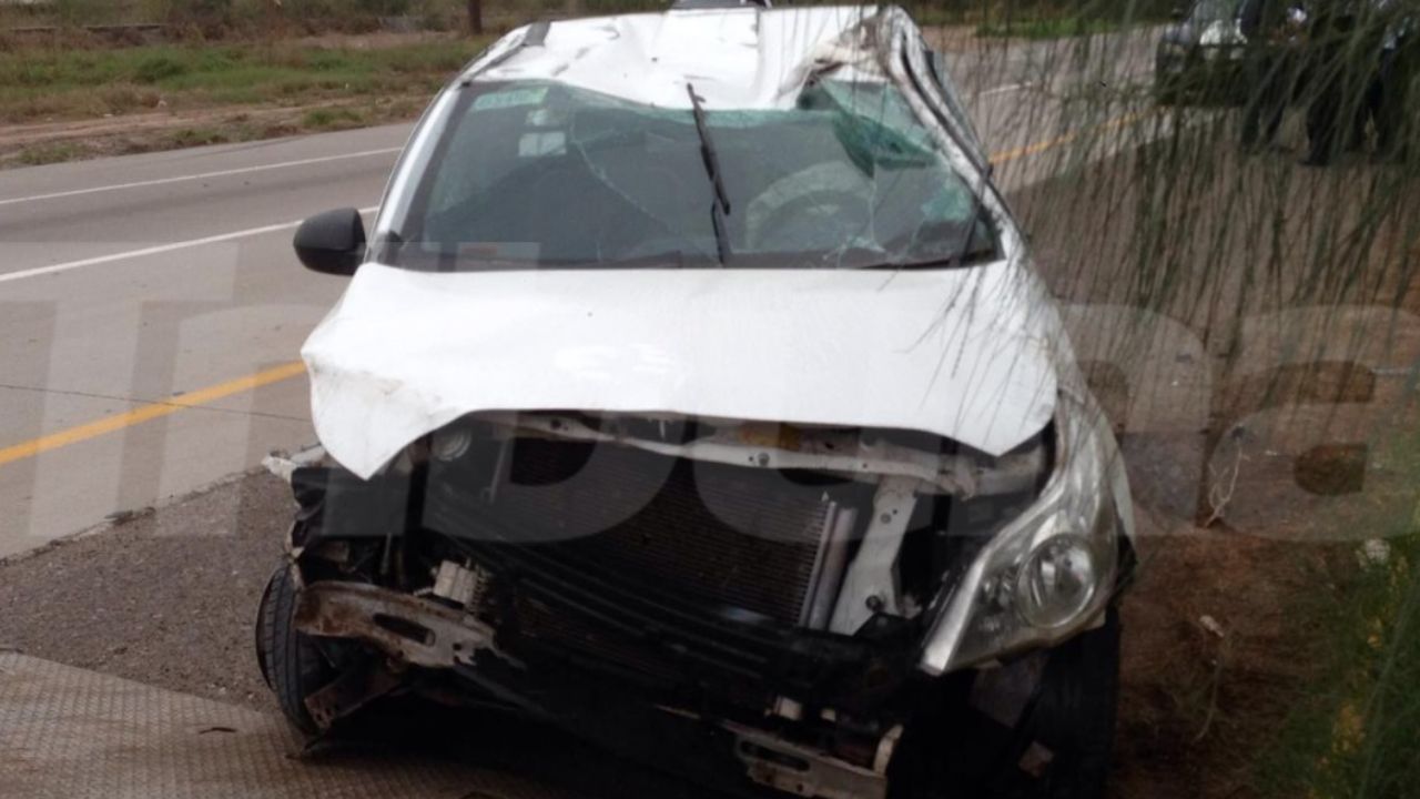 Volcadura en carretera Internacional deja lesionado a conductor de pick up