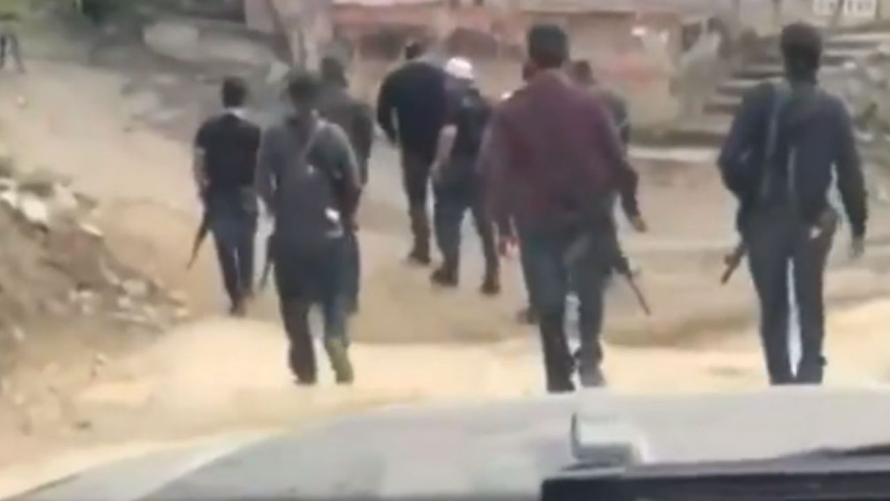 VIDEO: Sicarios del Cártel de Sinaloa montan retén en municipio de Durango