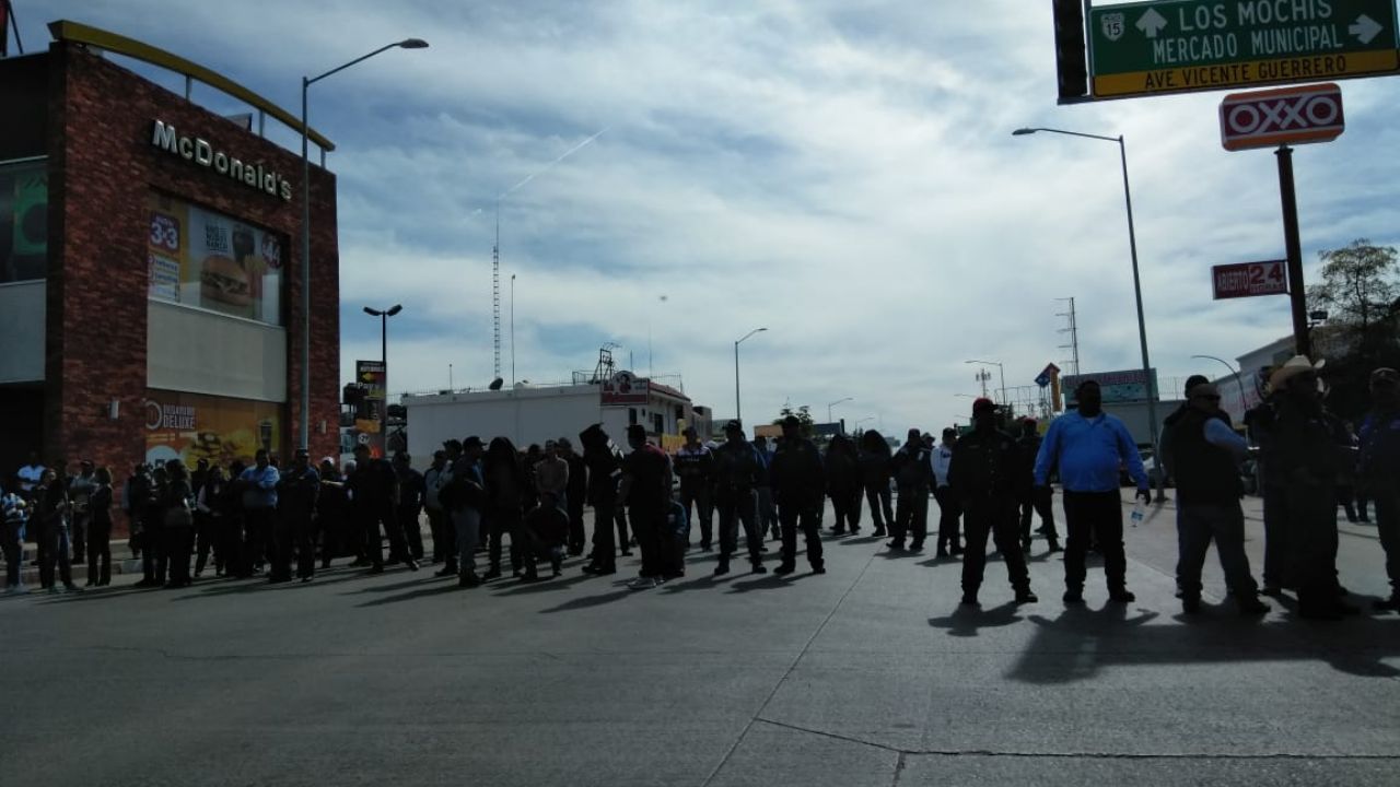 Sindicalizados de Oomapas Navojoa bloquean por tercer día la carretera