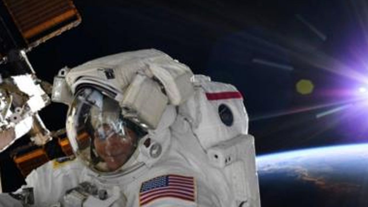 ¡Insólito! Dos mujeres realizan la primera caminata espacial del año