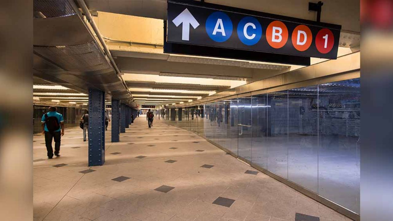 Hombre sin hogar es atacado con tijeras y empujado a vías del Metro de NY