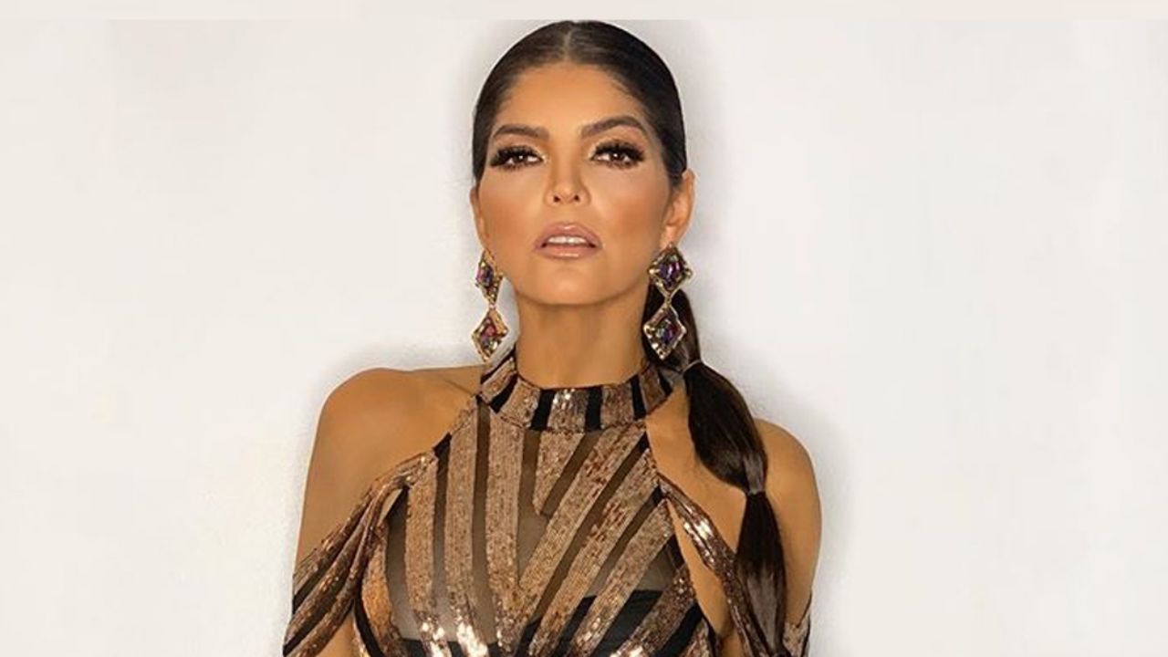 A sus 48 años, Ana Bárbara presume cuerpazo en apretados leggings