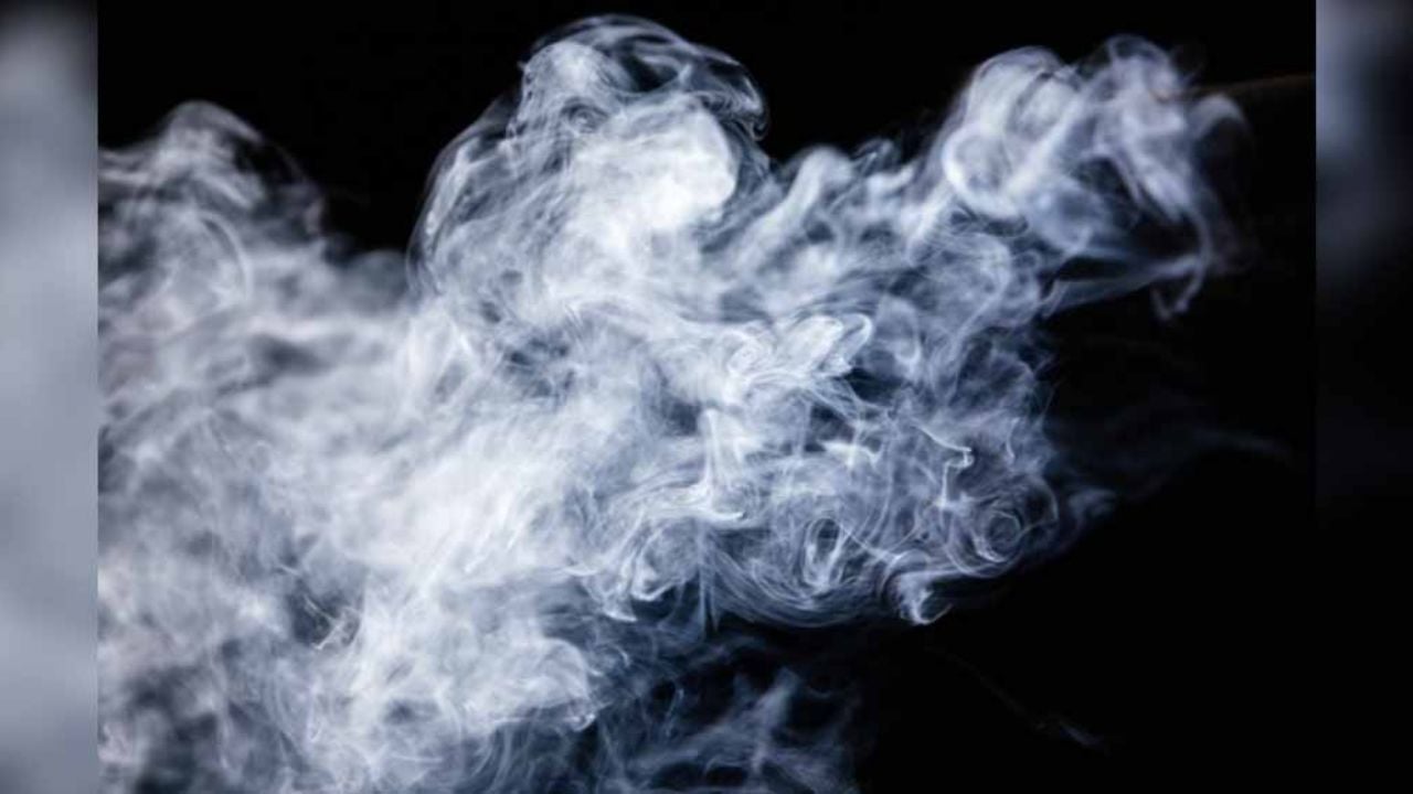 VIDEO: Indignación por viral clip en el que niño tose tras usar pluma de vapeo