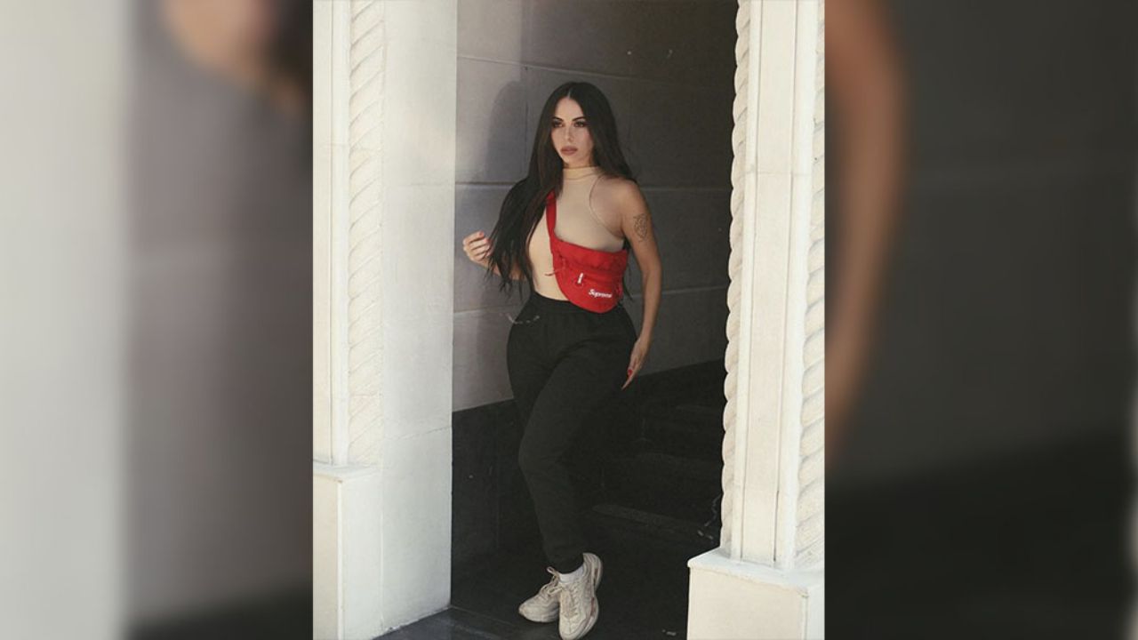 Jimena Sánchez hace estallar su vestido al lucir sus curvas de infarto