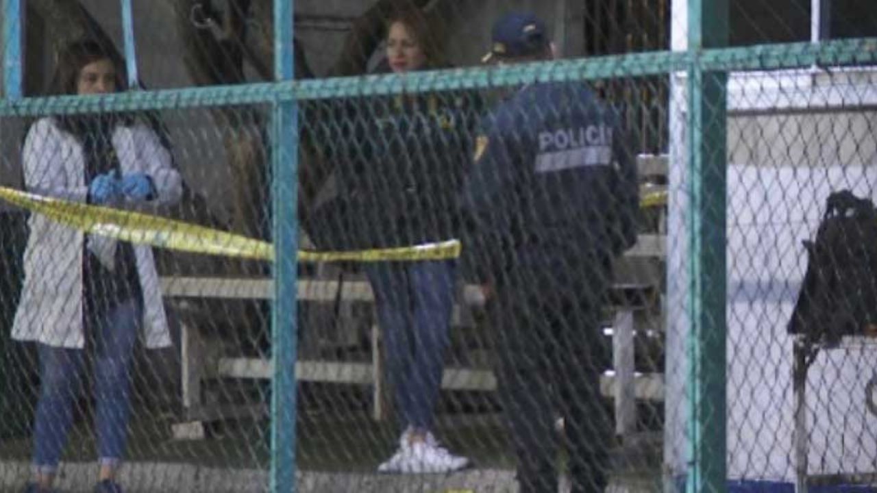 Sicarios dejan heridos a dos hombres sobre cancha de futbol rápido