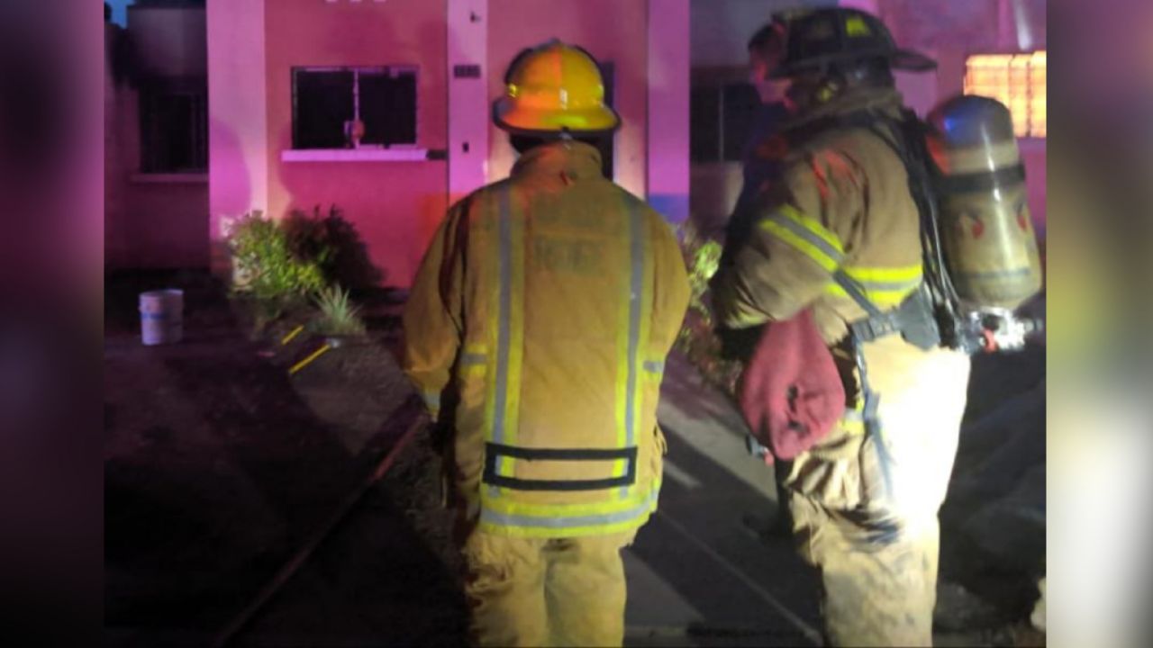 Corto circuito provoca fatídico incendio en una casa; dos hermanos se quemaron