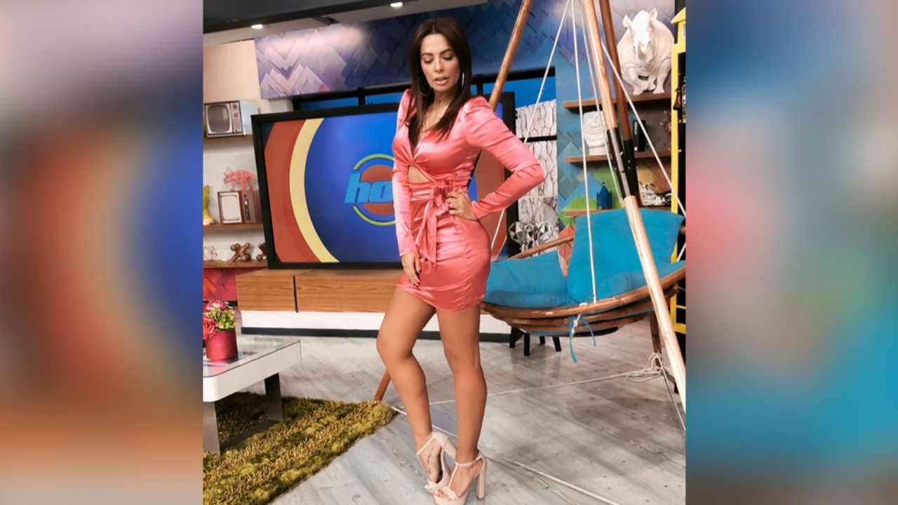 ¡Qué curvas! Cecilia Galliano presume magnífica figura en apretado vestido