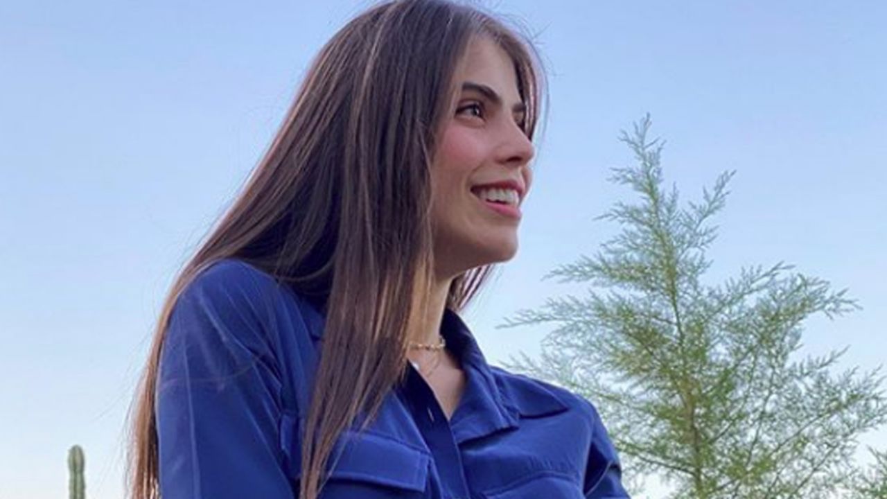 Esmeralda Ugalde, hermana de Ana Bárbara, disfruta del mar en sexy bikini