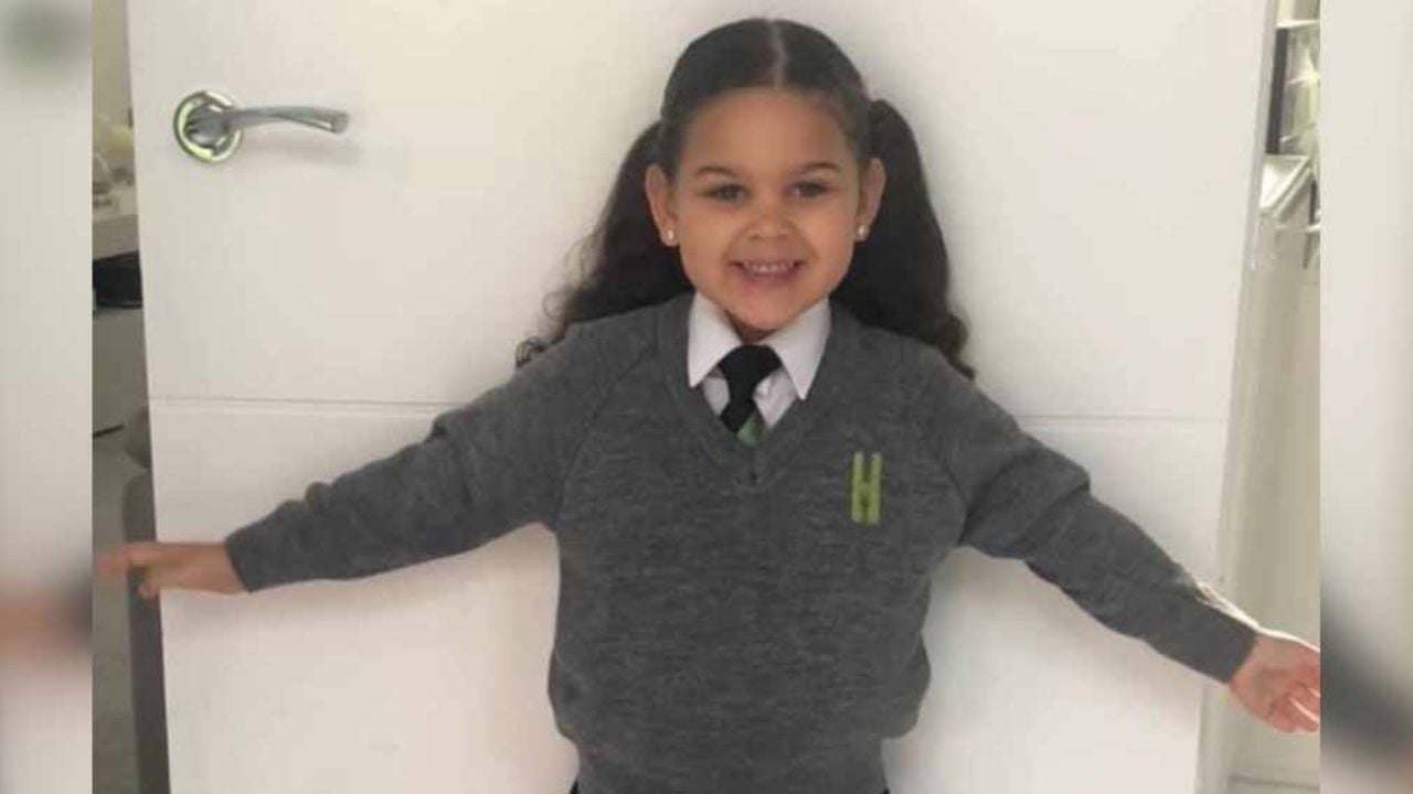 “Estamos destruidos”: Niña muere al atorarse su casco en árbol que escaló