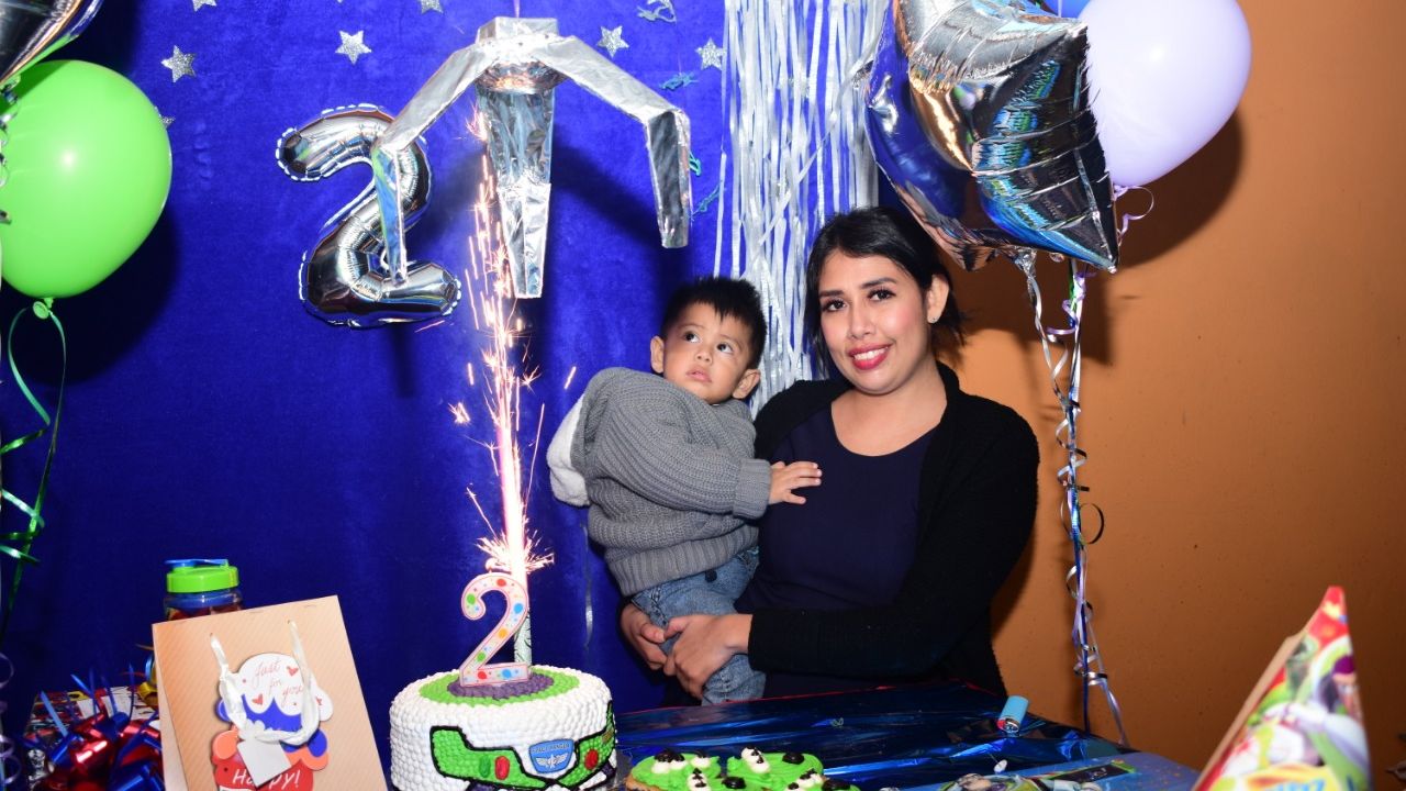 Emmanuel Eduardo Leyva festeja muy feliz su cumpleaños número 2