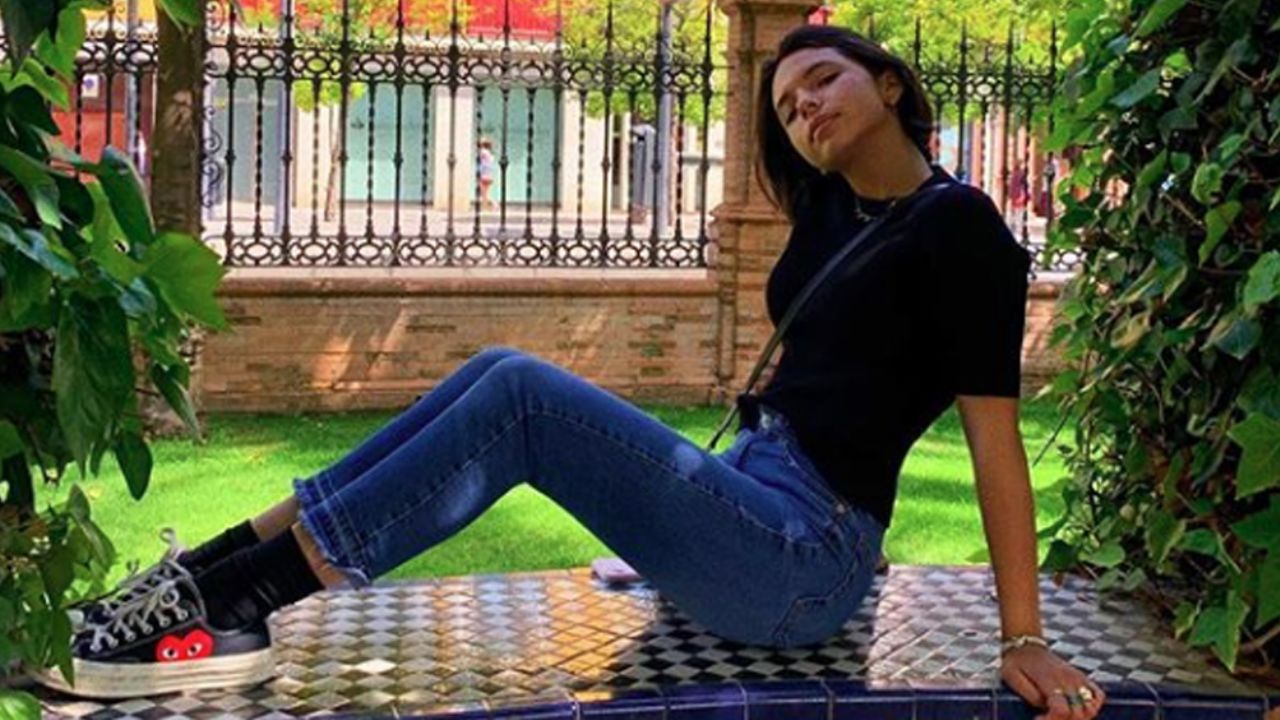 ¡Toda una señorita! Ángela Aguilar presume figura en pegadito vestido