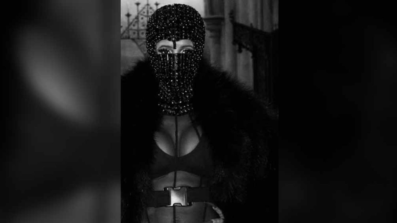 ¡Oh là là! Cardi B para el tráfico en París al lucir lencería en ‘look’ transparente