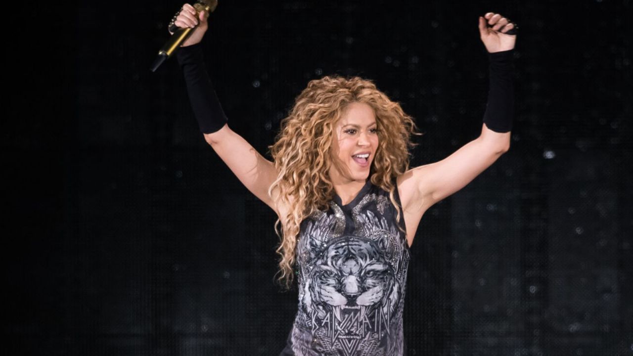 VIDEO: Shakira es ‘atacada’ a pelotazos por sus propios hijos
