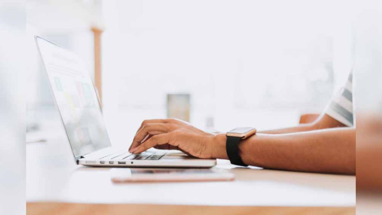 Hombre sordo demanda a sitio web para adultos por no subtitular contenido