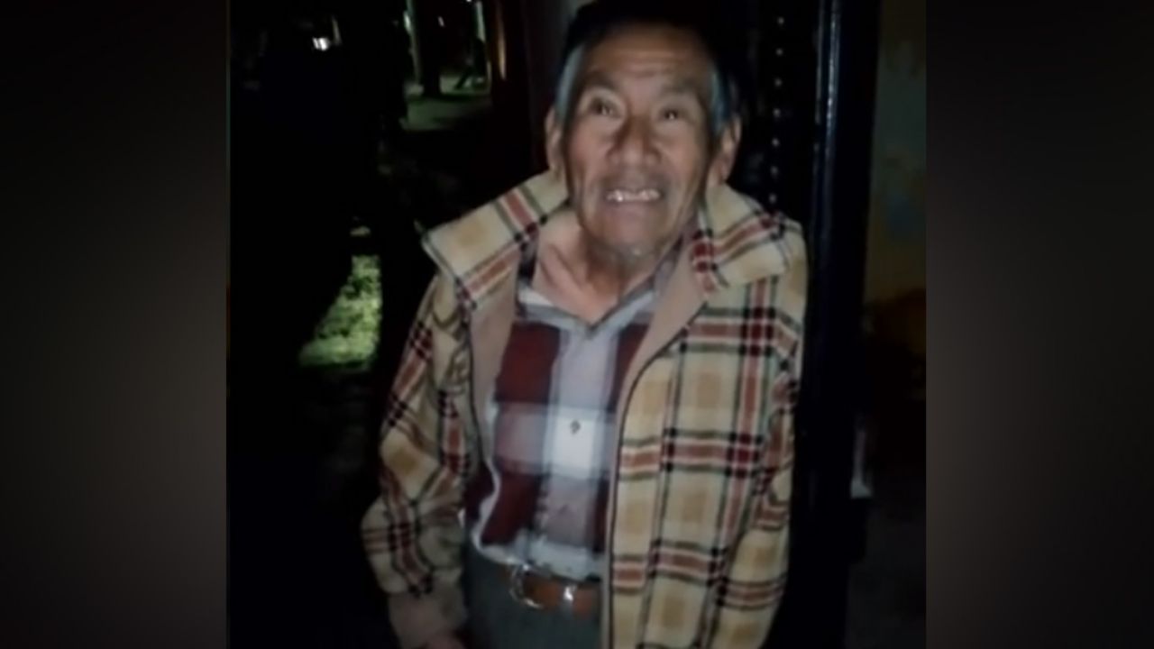 Don Abel recibe apoyo en su puesto de hot dogs tras viralizarse su historia